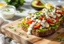 Sandwich med avocado og yoghurt dressing
