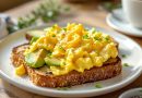 Røræg med avocado