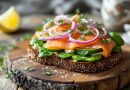 Sandwich med laks og rødløg